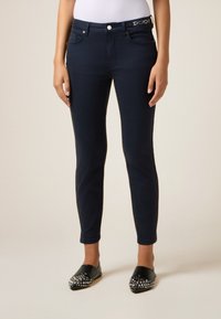 Узкие брюки Узкие брюки