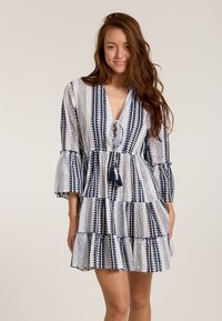 Короткое платье Короткое платье