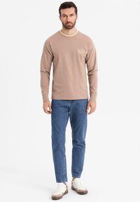 Лонгслив Лонгслив