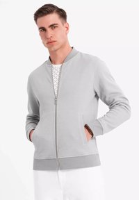 Куртка бомбер Куртка бомбер