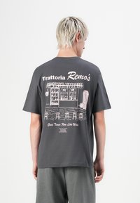 Футболка Футболка