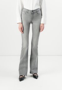 Узкие джинсы Узкие джинсы