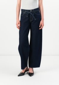 Джинсы Джинсы