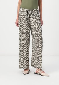 Широкие брюки Широкие брюки