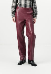 Прямые брюки Прямые брюки