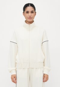 Спортивная куртка Спортивная куртка