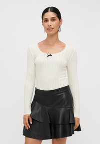 Лонгслив Лонгслив