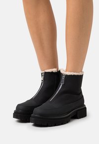 Ботинки Ботинки