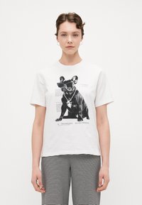 Футболка Футболка