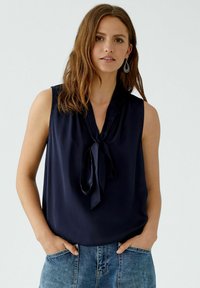 Блузка без рукавов Блузка без рукавов