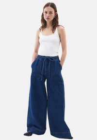 Клешеные джинсы Клешеные джинсы