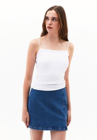 Топ на бретельках Топ на бретельках