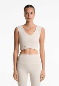 Спортивный топ Спортивный топ