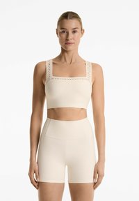 Спортивный топ Спортивный топ