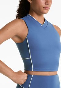 Спортивный топ Спортивный топ