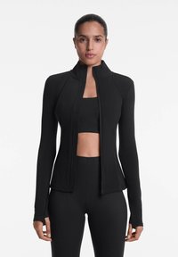 Спортивная куртка Спортивная куртка