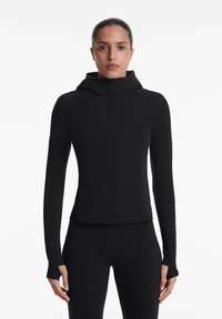 Спортивная куртка Спортивная куртка