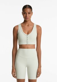 Спортивный топ Спортивный топ