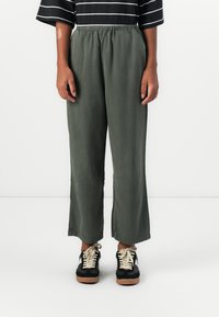 Широкие брюки Широкие брюки