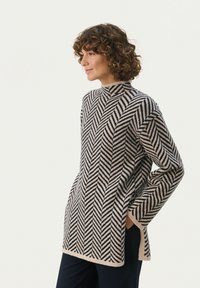 Длинный пуловер Длинный пуловер