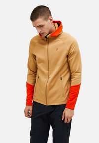 Спортивная куртка Спортивная куртка