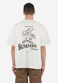 Футболка Футболка