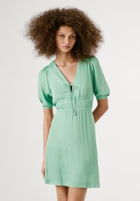 Короткое платье Короткое платье