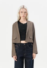 Короткий блейзер Короткий блейзер