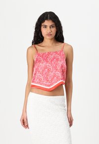 Топ на бретельках Топ на бретельках