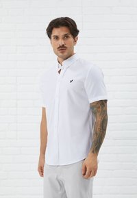 Рубашка с коротким рукавом Рубашка с коротким рукавом