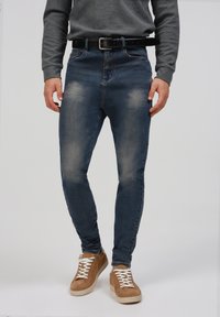 Узкие джинсы Узкие джинсы