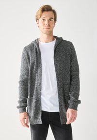 Вязаная кофта Вязаная кофта