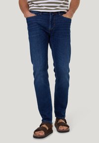 Узкие джинсы Узкие джинсы