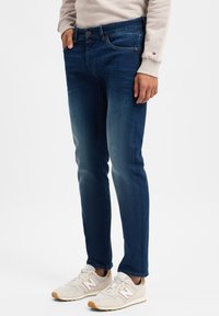 Узкие джинсы Узкие джинсы