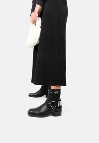 Ковбойские сапоги Ковбойские сапоги