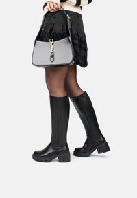 Сапоги на платформе Сапоги на платформе