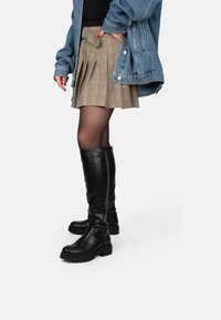 Сапоги на платформе Сапоги на платформе