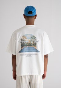 Футболка Футболка