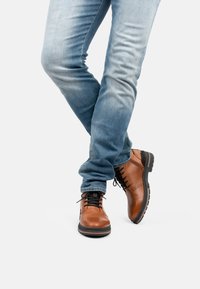 Ботинки на шнуровке Ботинки на шнуровке