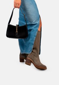 Сапоги Сапоги