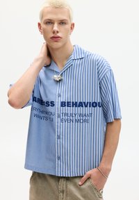 Рубашка с коротким рукавом Рубашка с коротким рукавом