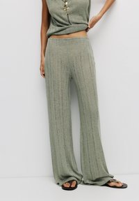 Широкие брюки Широкие брюки