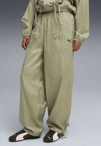 Широкие брюки Широкие брюки