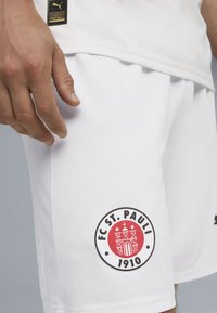 Шорты Шорты