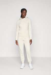 Спортивная толстовка Спортивная толстовка