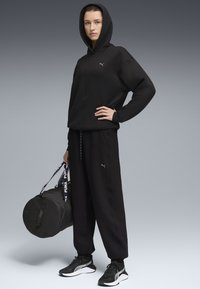 Спортивная толстовка Спортивная толстовка