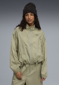 Короткая куртка Короткая куртка