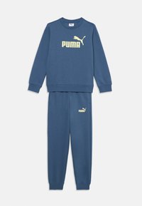 Спортивный костюм Спортивный костюм