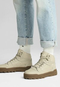 Высокие кеды Высокие кеды