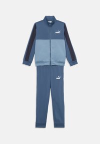 Спортивный костюм Спортивный костюм